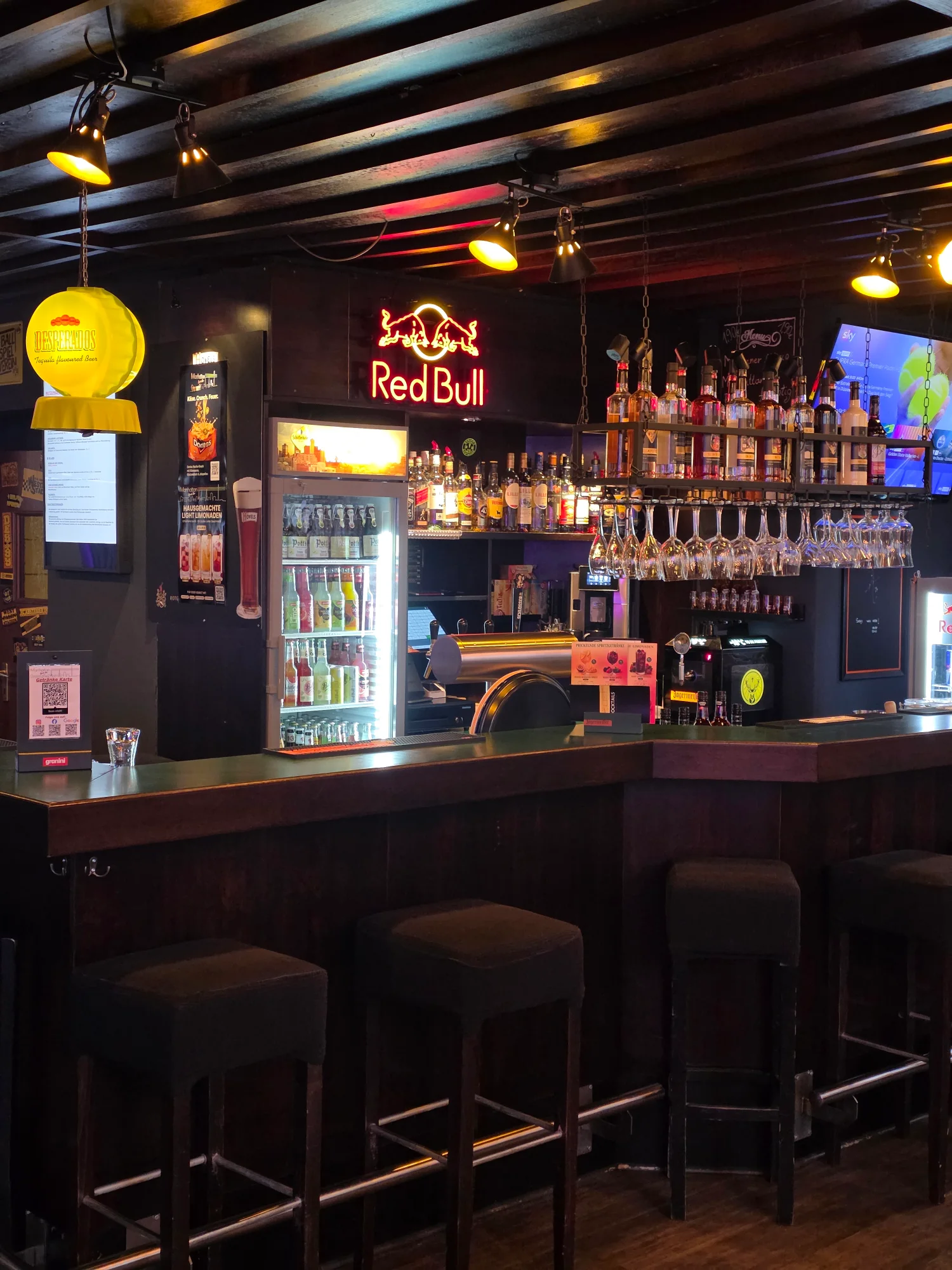 Bereich „Die Bar“ – Hochformat – Manhattan SportsBar Dortmund
